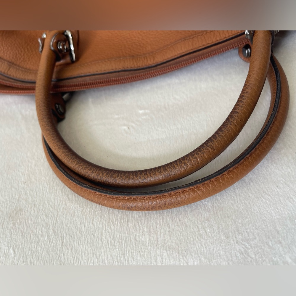 Gucci Leather GG Charm Tote Bag - Picture 14 of 16